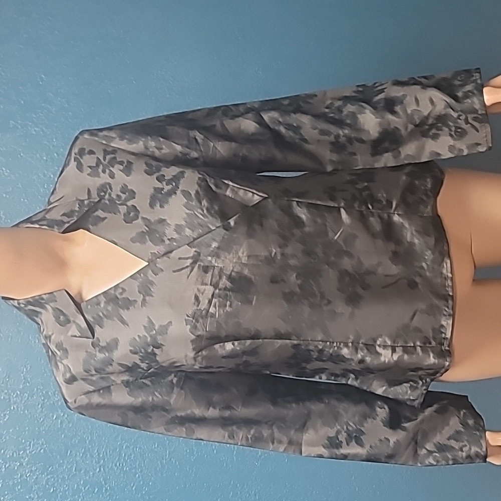 Size 8P. Blouse from Nine
